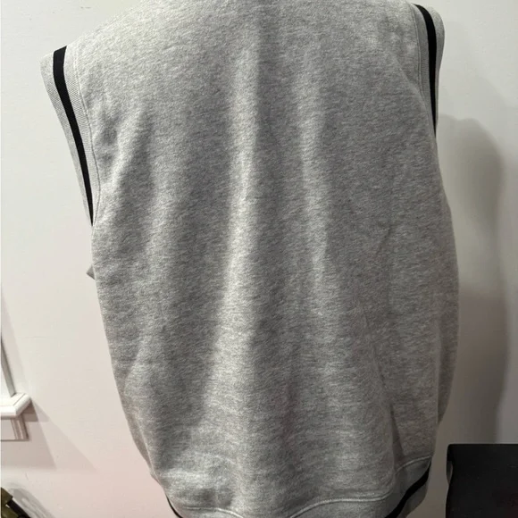 GAP Gray V-Neck Sweater Vest - Picture 4 of 12